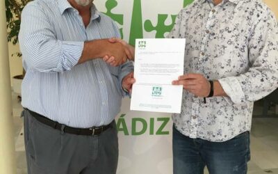 Entrega de la colaboración económica de Aperi Mens