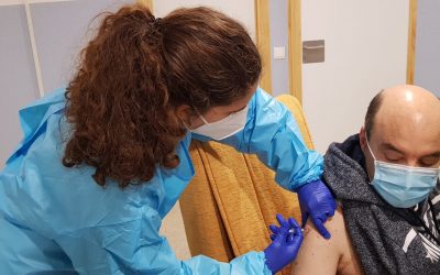 Primera vacuna en Hogares Puerto Real