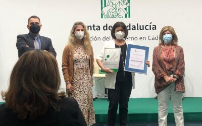 Entrega del certificado ACSA al Centro de Día Alhucema