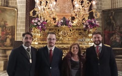 Representación de Autismo Cádiz en el regreso al templo de la Imagen de María Santísima de Salud y Esperanza
