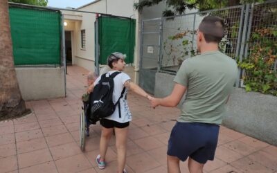 Los personas de Hogares Puerto Real regresan a su hogar después del incendio del domingo