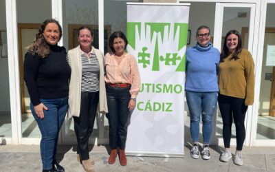 La coordinadora de Acción Social de Caixabank en la Dirección de Zona Bahía de Cádiz visita el Centro de Recursos de Puerto Real