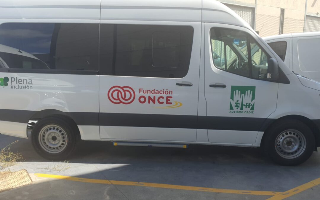 Autismo Cádiz recibe una furgoneta cofinanciada por Fundación ONCE